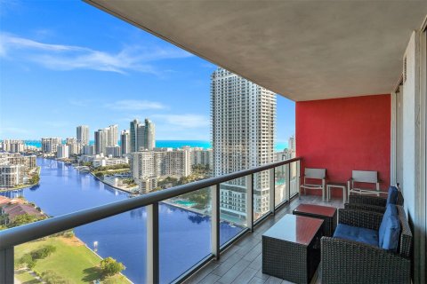 Villa ou maison à vendre à Hallandale Beach, Floride: 2 chambres, 96.34 m2 № 1959349 - photo 1