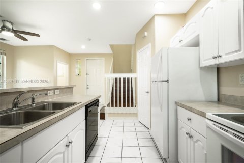 Touwnhouse à louer à North Lauderdale, Floride: 2 chambres, 107.86 m2 № 2178340 - photo 6