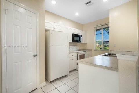 Touwnhouse à louer à North Lauderdale, Floride: 2 chambres, 107.86 m2 № 2178340 - photo 4