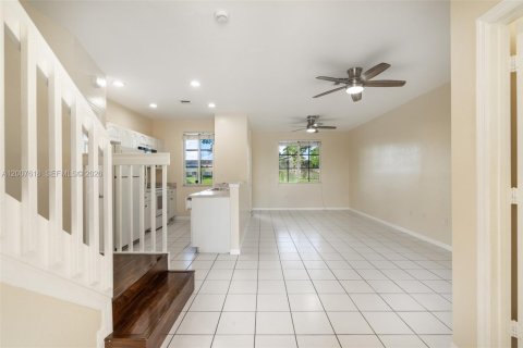 Touwnhouse à louer à North Lauderdale, Floride: 2 chambres, 107.86 m2 № 2178340 - photo 2