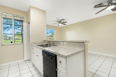 Touwnhouse à louer à North Lauderdale, Floride: 2 chambres, 107.86 m2 № 2178340 - photo 7