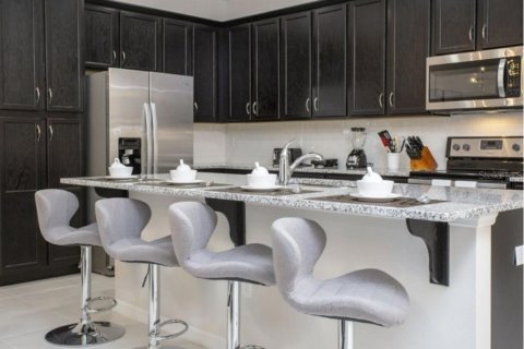 Touwnhouse à vendre à Kissimmee, Floride: 5 chambres, 213.12 m2 № 2123219 - photo 12