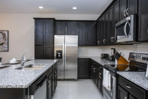 Touwnhouse à vendre à Kissimmee, Floride: 5 chambres, 213.12 m2 № 2123219 - photo 10