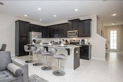 Touwnhouse à vendre à Kissimmee, Floride: 5 chambres, 213.12 m2 № 2123219 - photo 9