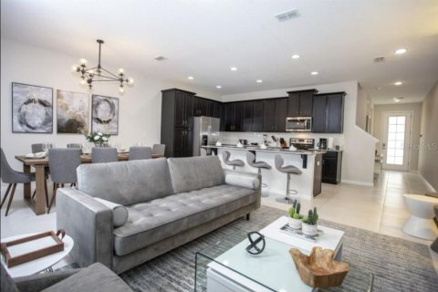 Touwnhouse à vendre à Kissimmee, Floride: 5 chambres, 213.12 m2 № 2123219 - photo 5