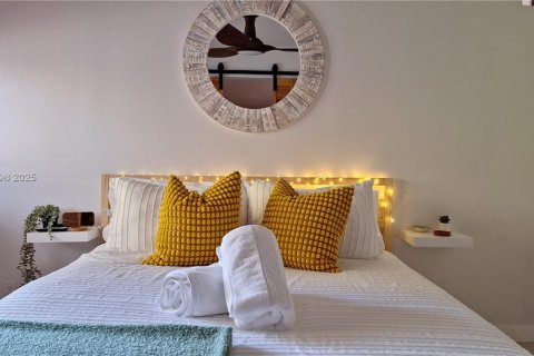 Casa en alquiler en Miami, Florida, 3 dormitorios, 166.67 m2 № 2012400 - foto 4