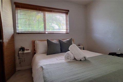 Casa en alquiler en Miami, Florida, 3 dormitorios, 166.67 m2 № 2012400 - foto 6