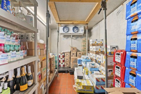 Купить коммерческую недвижимость в Порт-Сент-Луси, Флорида № 2145966 - фото 29
