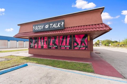 Commercial property in Port St. Lucie, Florida № 2145966