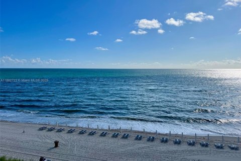 Copropriété à vendre à Sunny Isles Beach, Floride: 2 chambres, 133.31 m2 № 1890288 - photo 15