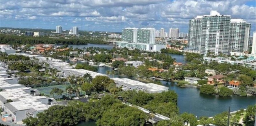 Condo à Sunny Isles Beach, Floride, 2 chambres  № 1890288