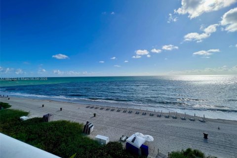 Copropriété à vendre à Sunny Isles Beach, Floride: 2 chambres, 133.31 m2 № 1890288 - photo 16