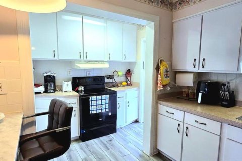 House in Frostproof, Florida 3 bedrooms, 90.77 sq.m. № 1834823 - photo 5