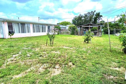 House in Frostproof, Florida 3 bedrooms, 90.77 sq.m. № 1834823 - photo 13