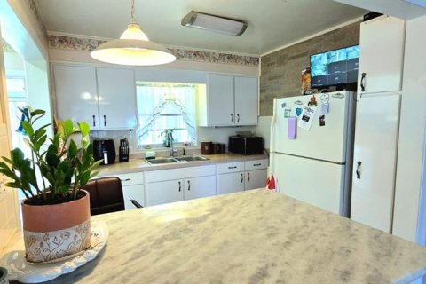 House in Frostproof, Florida 3 bedrooms, 90.77 sq.m. № 1834823 - photo 4