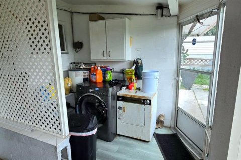 House in Frostproof, Florida 3 bedrooms, 90.77 sq.m. № 1834823 - photo 12