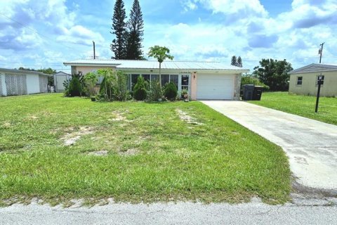 House in Frostproof, Florida 3 bedrooms, 90.77 sq.m. № 1834823 - photo 1