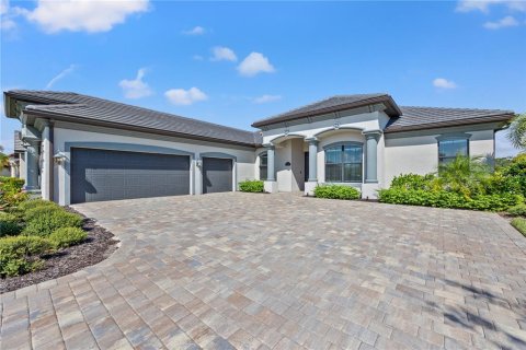 House in LAKEWOOD NATIONAL in Lakewood Ranch, Florida 3 bedrooms, 219.16 sq.m. № 726925 - photo 2