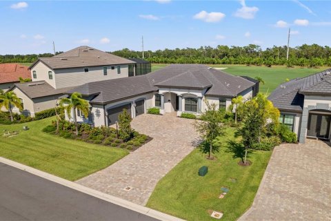 House in LAKEWOOD NATIONAL in Lakewood Ranch, Florida 3 bedrooms, 219.16 sq.m. № 726925 - photo 1