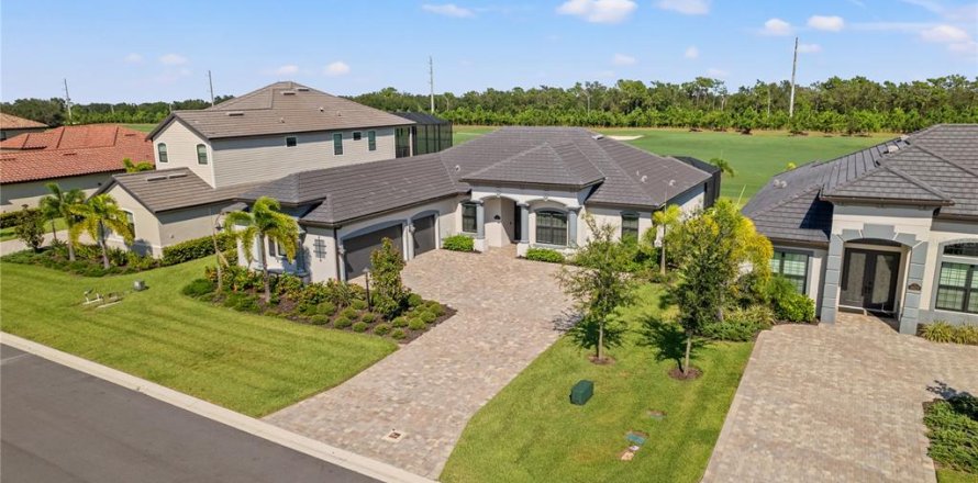 House in LAKEWOOD NATIONAL in Lakewood Ranch, Florida 3 bedrooms, 219.16 sq.m. № 726925