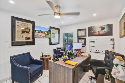 Casa en venta en Miami, Florida, 4 dormitorios, 160.54 m2 № 1945905 - foto 21