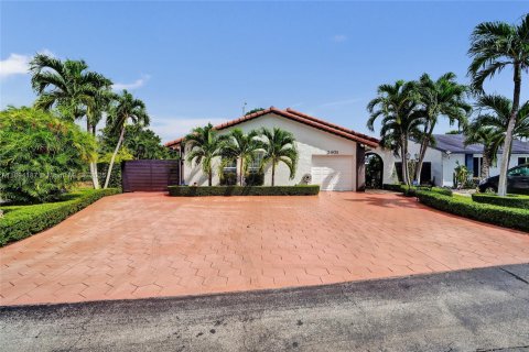 Casa en venta en Miami, Florida, 4 dormitorios, 160.54 m2 № 1945905 - foto 1