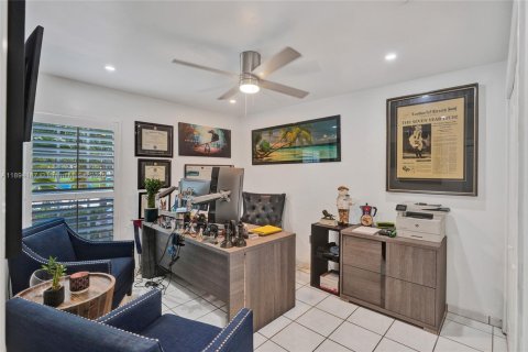Casa en venta en Miami, Florida, 4 dormitorios, 160.54 m2 № 1945905 - foto 20