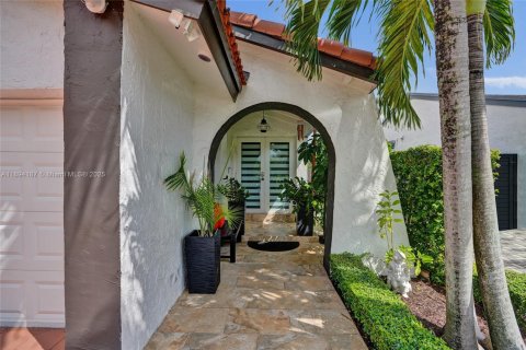Casa en venta en Miami, Florida, 4 dormitorios, 160.54 m2 № 1945905 - foto 3