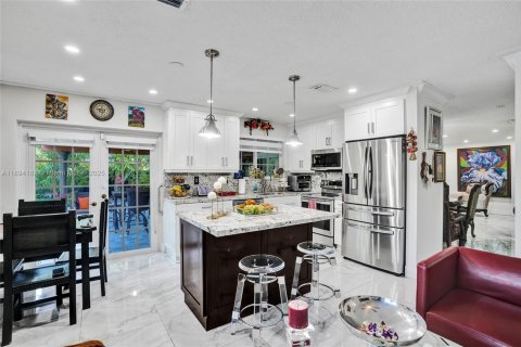 Casa en venta en Miami, Florida, 4 dormitorios, 160.54 m2 № 1945905 - foto 5