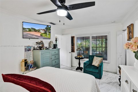 Casa en venta en Miami, Florida, 4 dormitorios, 160.54 m2 № 1945905 - foto 15