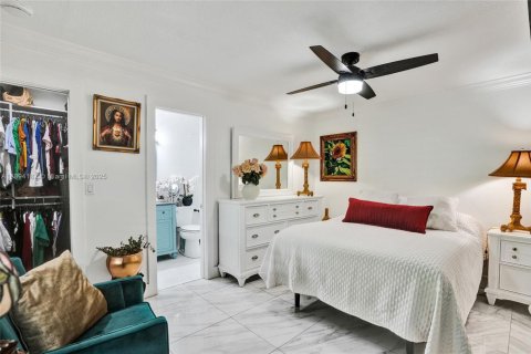 Casa en venta en Miami, Florida, 4 dormitorios, 160.54 m2 № 1945905 - foto 13