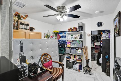 Casa en venta en Miami, Florida, 4 dormitorios, 160.54 m2 № 1945905 - foto 26