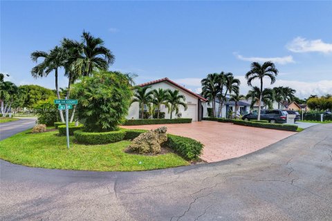 Casa en venta en Miami, Florida, 4 dormitorios, 160.54 m2 № 1945905 - foto 2