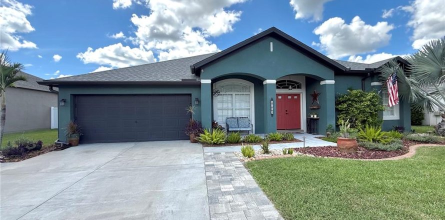 Villa ou maison à Land O' Lakes, Floride 4 chambres, 281.77 m2 № 2411484