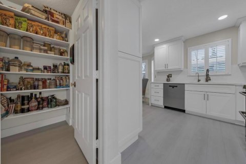 Villa ou maison à vendre à Sunrise, Floride: 5 chambres, 240.25 m2 № 2418281 - photo 9