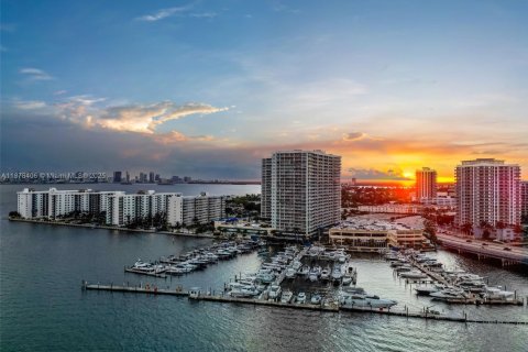 Copropriété à vendre à North Bay Village, Floride: 2 chambres, 95.69 m2 № 1948252 - photo 30