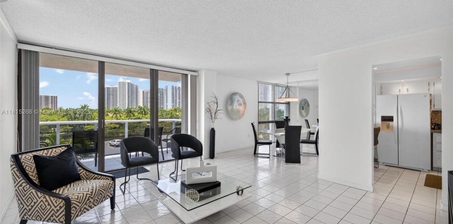 Condominio en Aventura, Florida, 1 dormitorio № 2014283