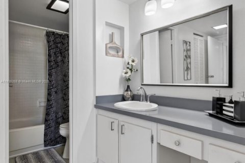 Condominio en venta en Aventura, Florida, 1 dormitorio, 83.24 m2 № 2014283 - foto 30