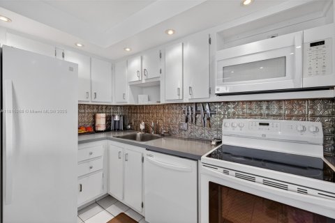 Condominio en venta en Aventura, Florida, 1 dormitorio, 83.24 m2 № 2014283 - foto 14