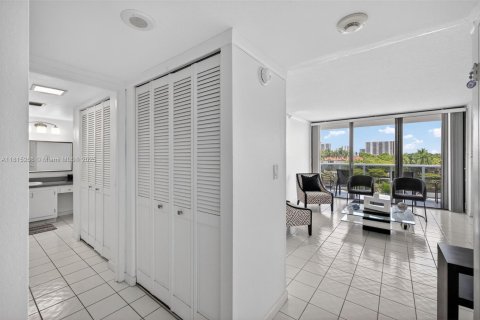 Condominio en venta en Aventura, Florida, 1 dormitorio, 83.24 m2 № 2014283 - foto 21