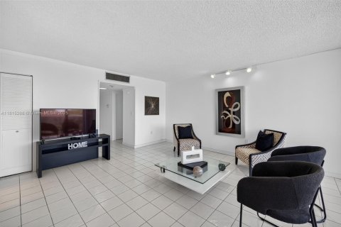 Condominio en venta en Aventura, Florida, 1 dormitorio, 83.24 m2 № 2014283 - foto 5