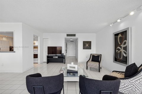 Condominio en venta en Aventura, Florida, 1 dormitorio, 83.24 m2 № 2014283 - foto 6