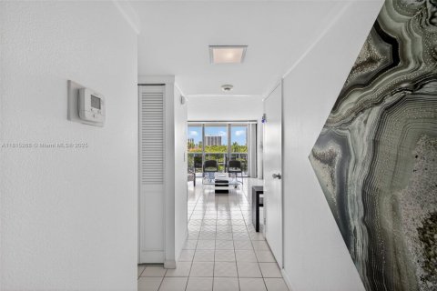 Condominio en venta en Aventura, Florida, 1 dormitorio, 83.24 m2 № 2014283 - foto 20