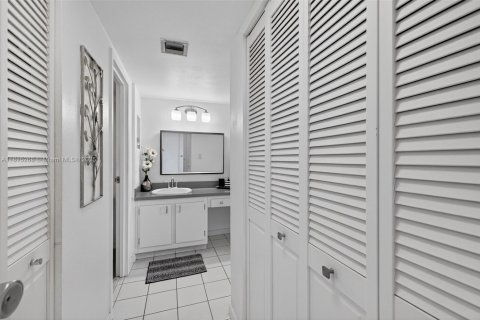 Condominio en venta en Aventura, Florida, 1 dormitorio, 83.24 m2 № 2014283 - foto 27