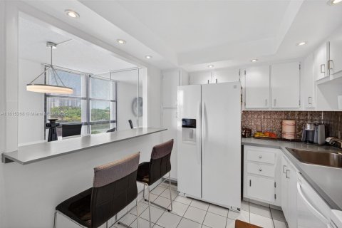 Condominio en venta en Aventura, Florida, 1 dormitorio, 83.24 m2 № 2014283 - foto 10