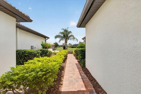 House in Bradenton, Florida 2 bedrooms, 147.16 sq.m. № 2219235 - photo 7