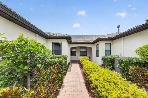 House in Bradenton, Florida 2 bedrooms, 147.16 sq.m. № 2219235 - photo 6