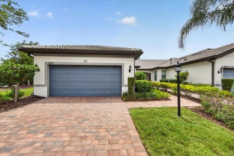 House in Bradenton, Florida 2 bedrooms, 147.16 sq.m. № 2219235