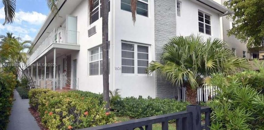 Apartment in Miami Beach, Florida 1 bedroom, 66.89 sq.m. № 1927600