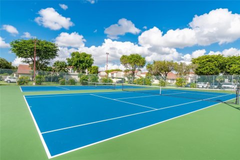 Townhouse in Miami, Florida 3 bedrooms, 145.39 sq.m. № 1807782 - photo 30